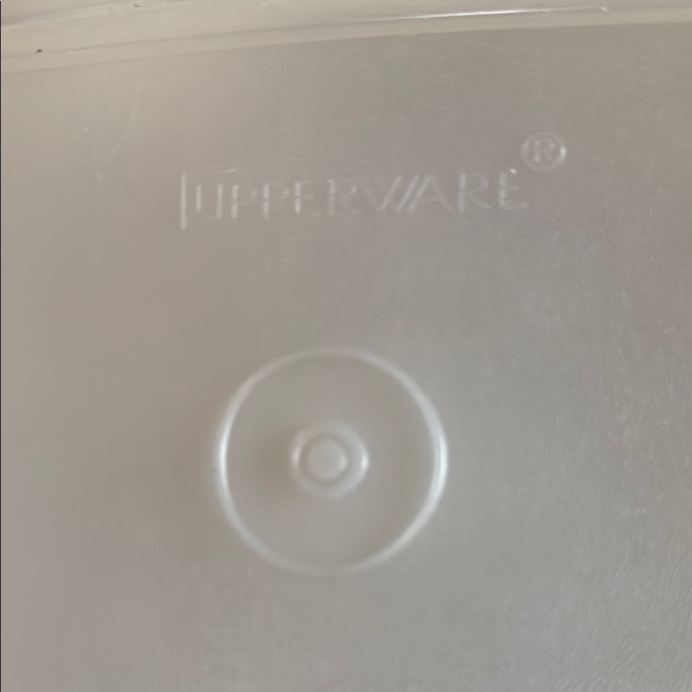 Tupperware White Food Storage Container - Picture 4 of 4